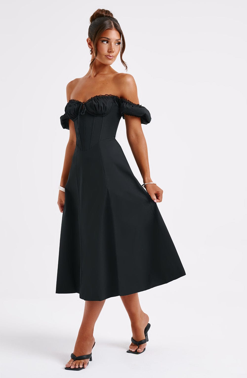 Courtney Midi Dress Black – Vestido Midi Courtney Preto, Elegância Atemporal e Sofisticação Exclusiva