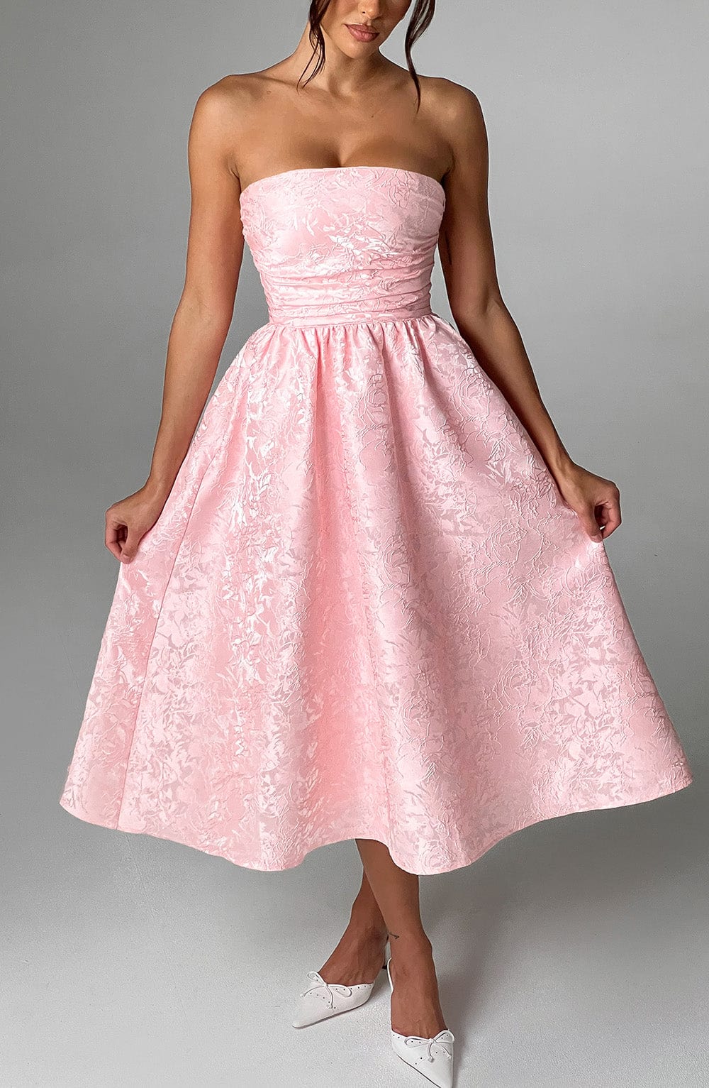 Saoirse Midi Dress Blush – Vestido Midi Saoirse Blush, Elegância e Sofisticação em Cada Detalhe