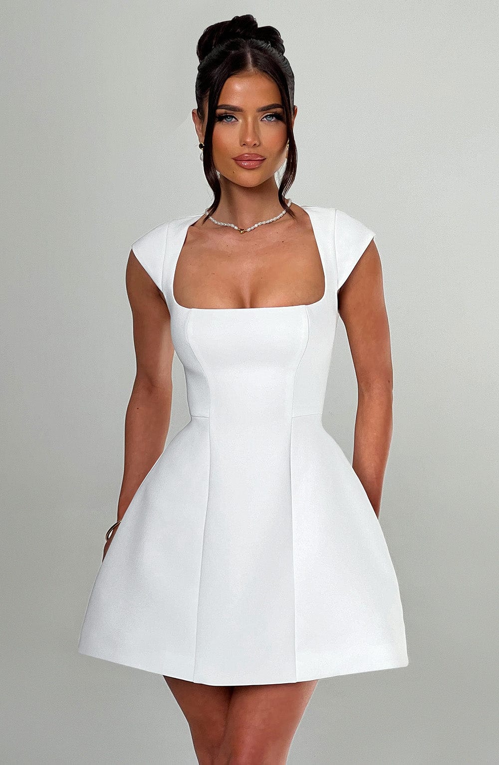 Lena Mini Dress Ivory – Vestido Mini Lena Marfim, Elegância Sofisticada e Exclusividade
