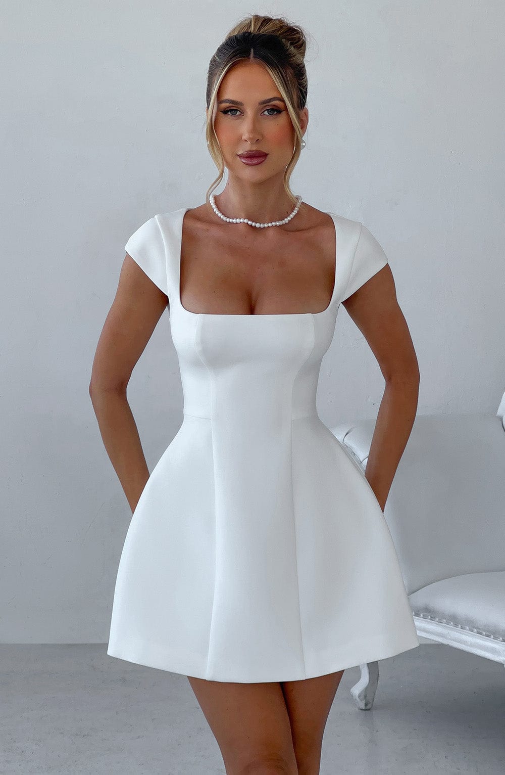 Lena Mini Dress Ivory – Vestido Mini Lena Marfim, Elegância Sofisticada e Exclusividade