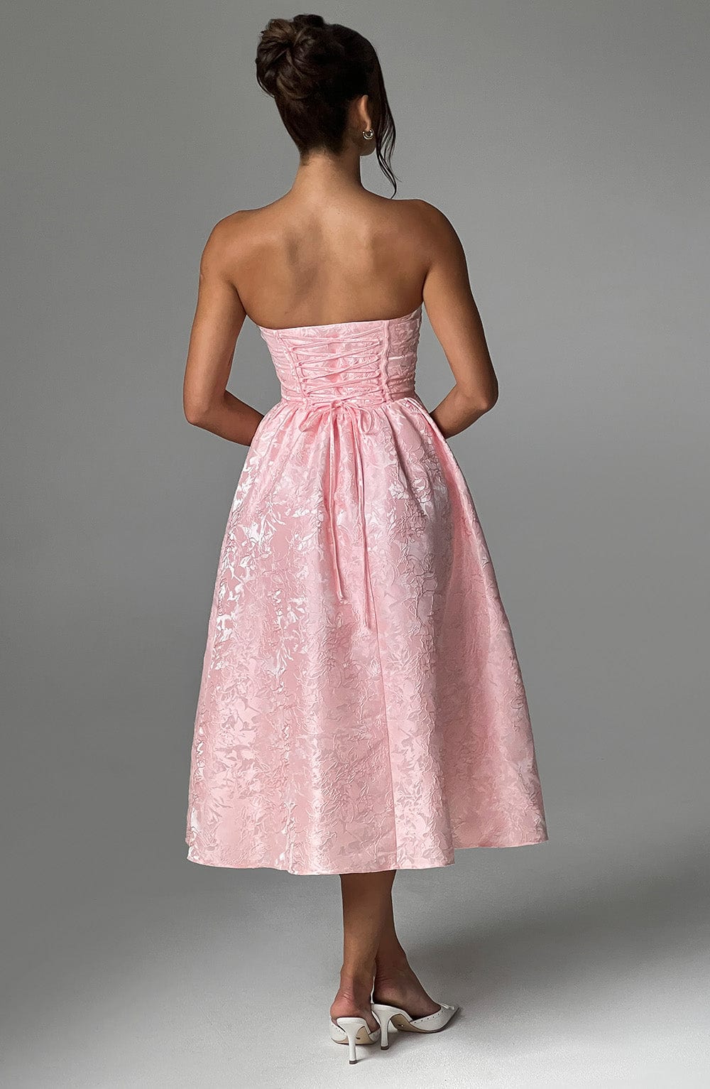 Saoirse Midi Dress Blush – Vestido Midi Saoirse Blush, Elegância e Sofisticação em Cada Detalhe