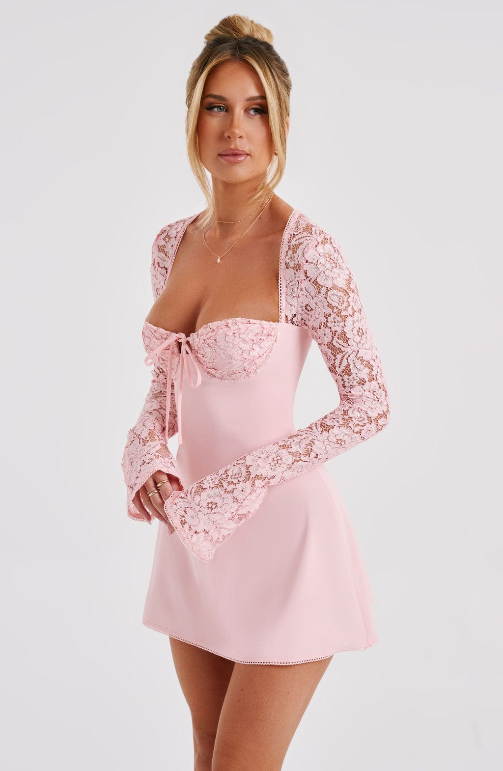 Jacinta Mini Dress Blush – Vestido Mini Jacinta Blush, Delicadeza e Elegância em Cada Detalhe