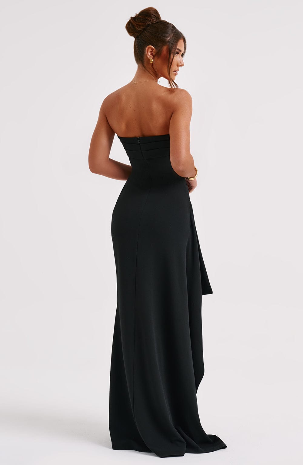 Zafira Maxi Dress Black – Vestido Longo Zafira Preto, Elegância e Exclusividade Atemporal