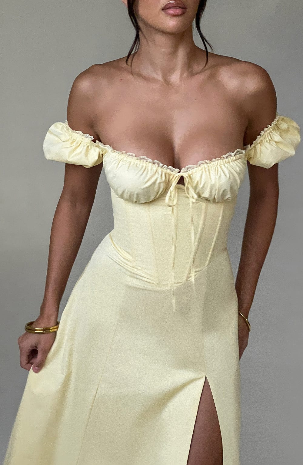 Courtney Midi Dress Lemon – Vestido Midi Courtney Amarelo, Frescor e Elegância em Uma Peça Única