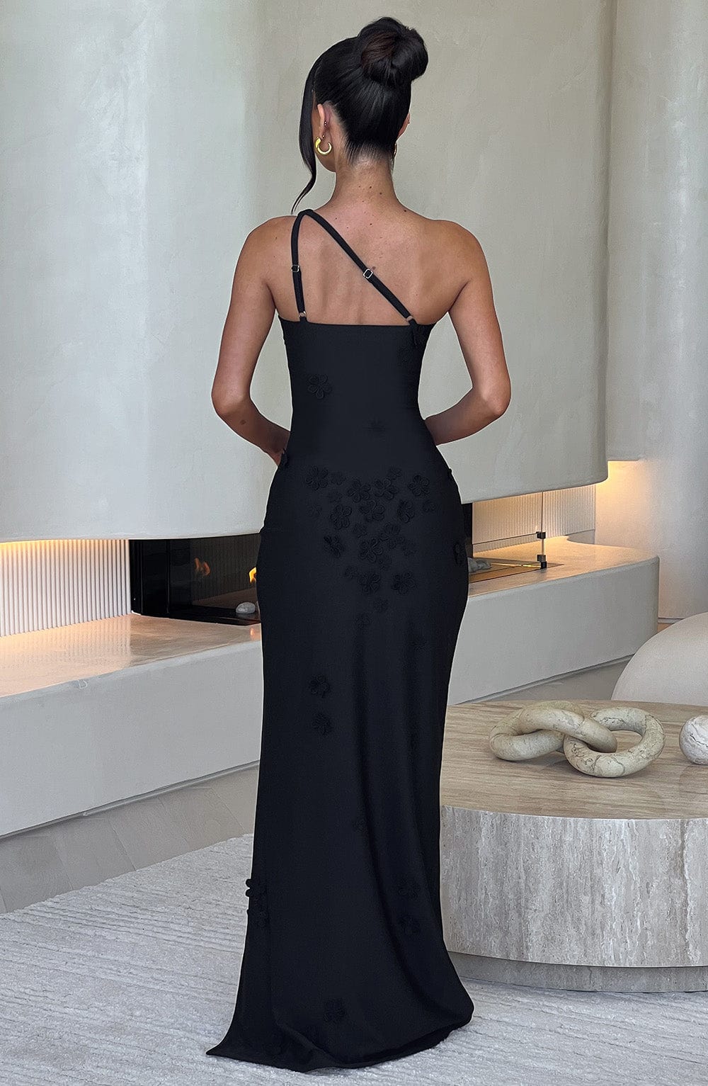 Cynthia Maxi Dress Black – Vestido Longo Cynthia Preto, Sofisticação Atemporal e Estilo Exclusivo