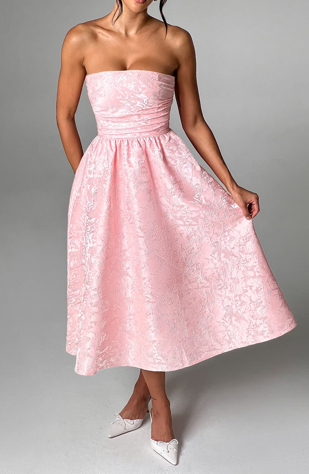 Saoirse Midi Dress Blush – Vestido Midi Saoirse Blush, Elegância e Sofisticação em Cada Detalhe