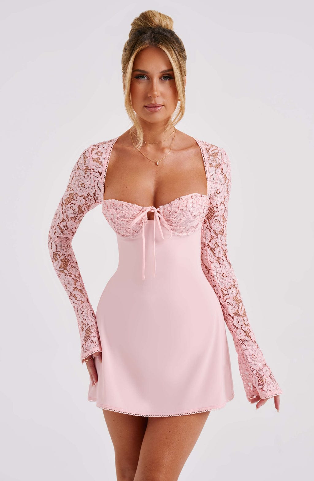 Jacinta Mini Dress Blush – Vestido Mini Jacinta Blush, Delicadeza e Elegância em Cada Detalhe