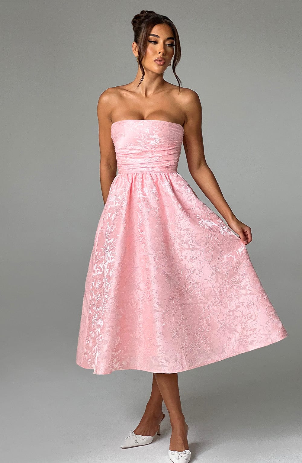 Saoirse Midi Dress Blush – Vestido Midi Saoirse Blush, Elegância e Sofisticação em Cada Detalhe