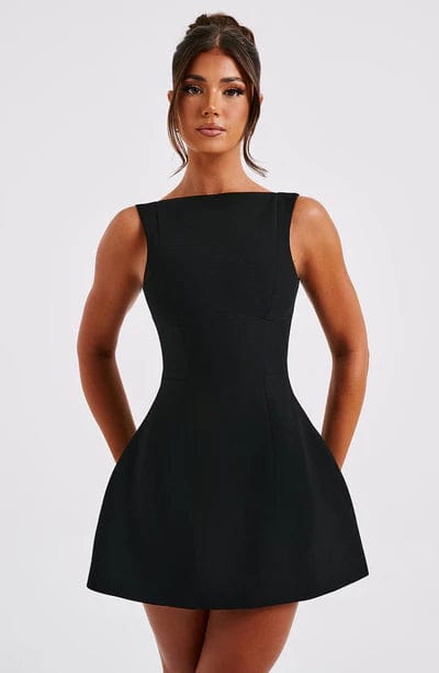 Amara Mini Dress Black – Vestido Mini Amara Preto, Sofisticação e Modernidade em Uma Peça Exclusiva