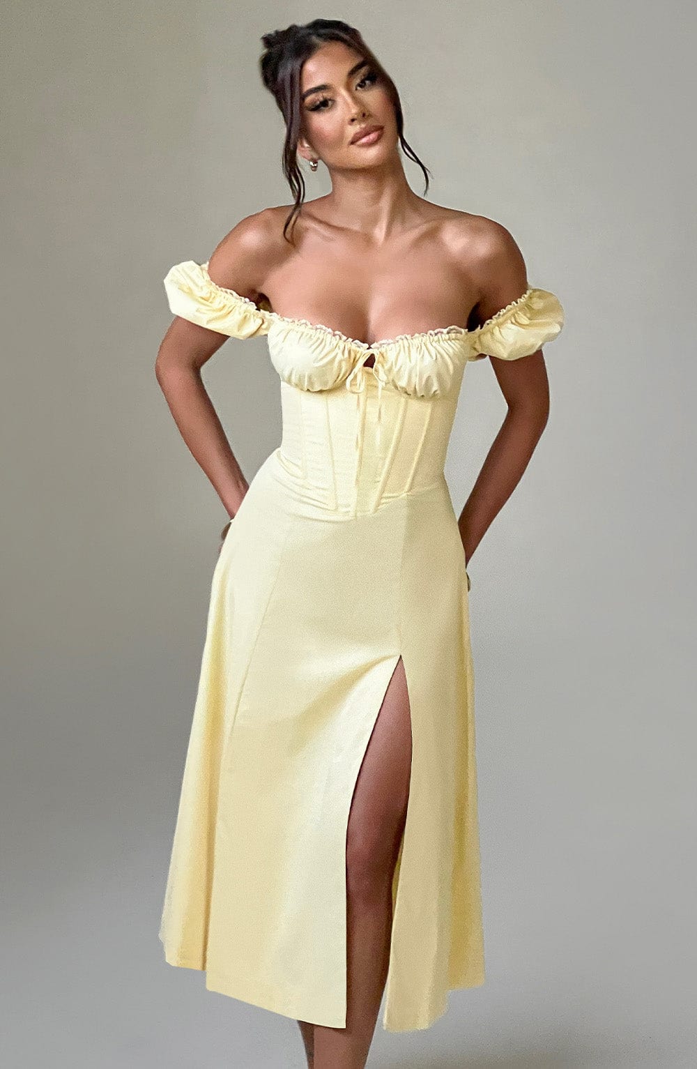 Courtney Midi Dress Lemon – Vestido Midi Courtney Amarelo, Frescor e Elegância em Uma Peça Única