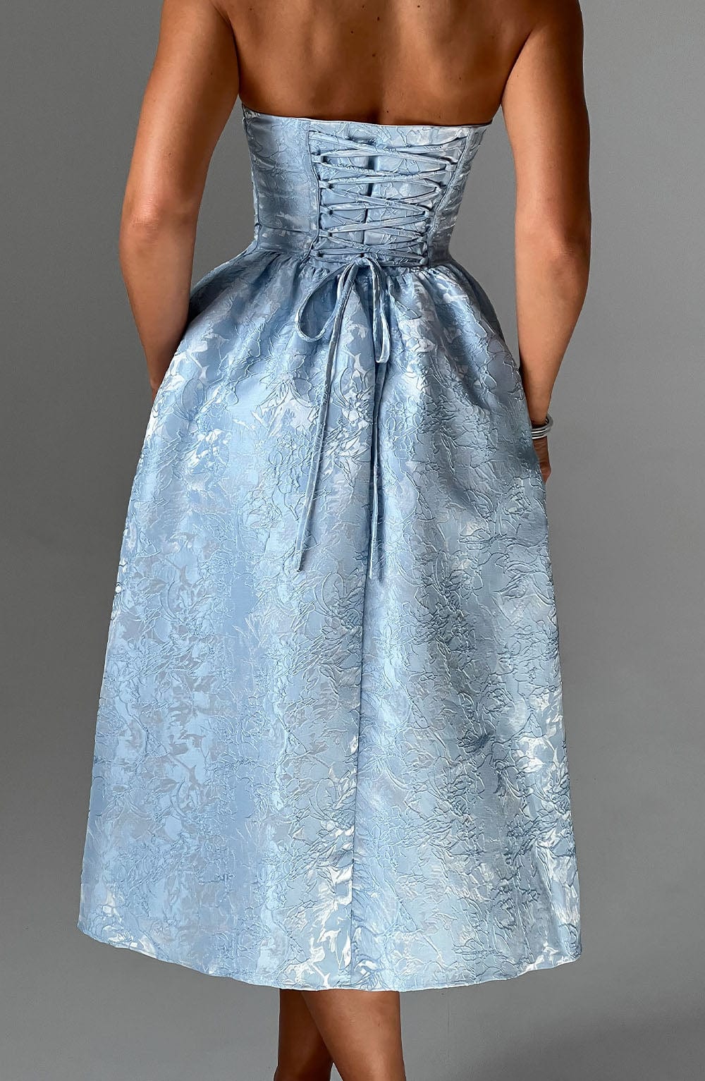 Saoirse Midi Dress Blue – Vestido Midi Saoirse Azul, Elegância e Sofisticação em Cada Detalhe