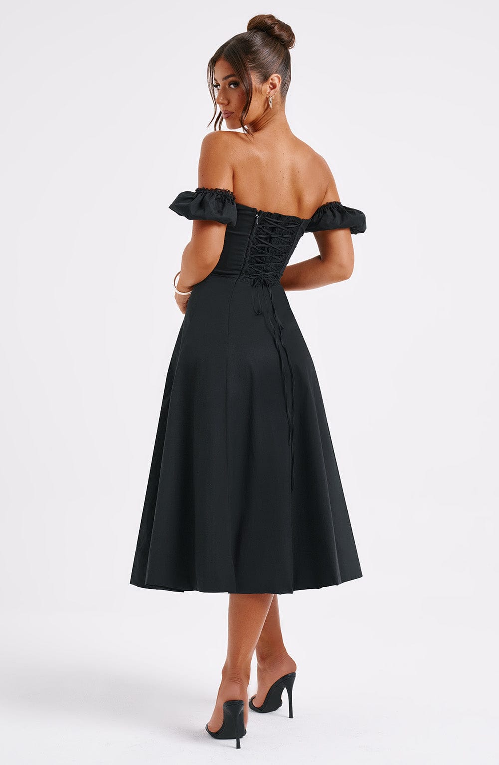 Courtney Midi Dress Black – Vestido Midi Courtney Preto, Elegância Atemporal e Sofisticação Exclusiva