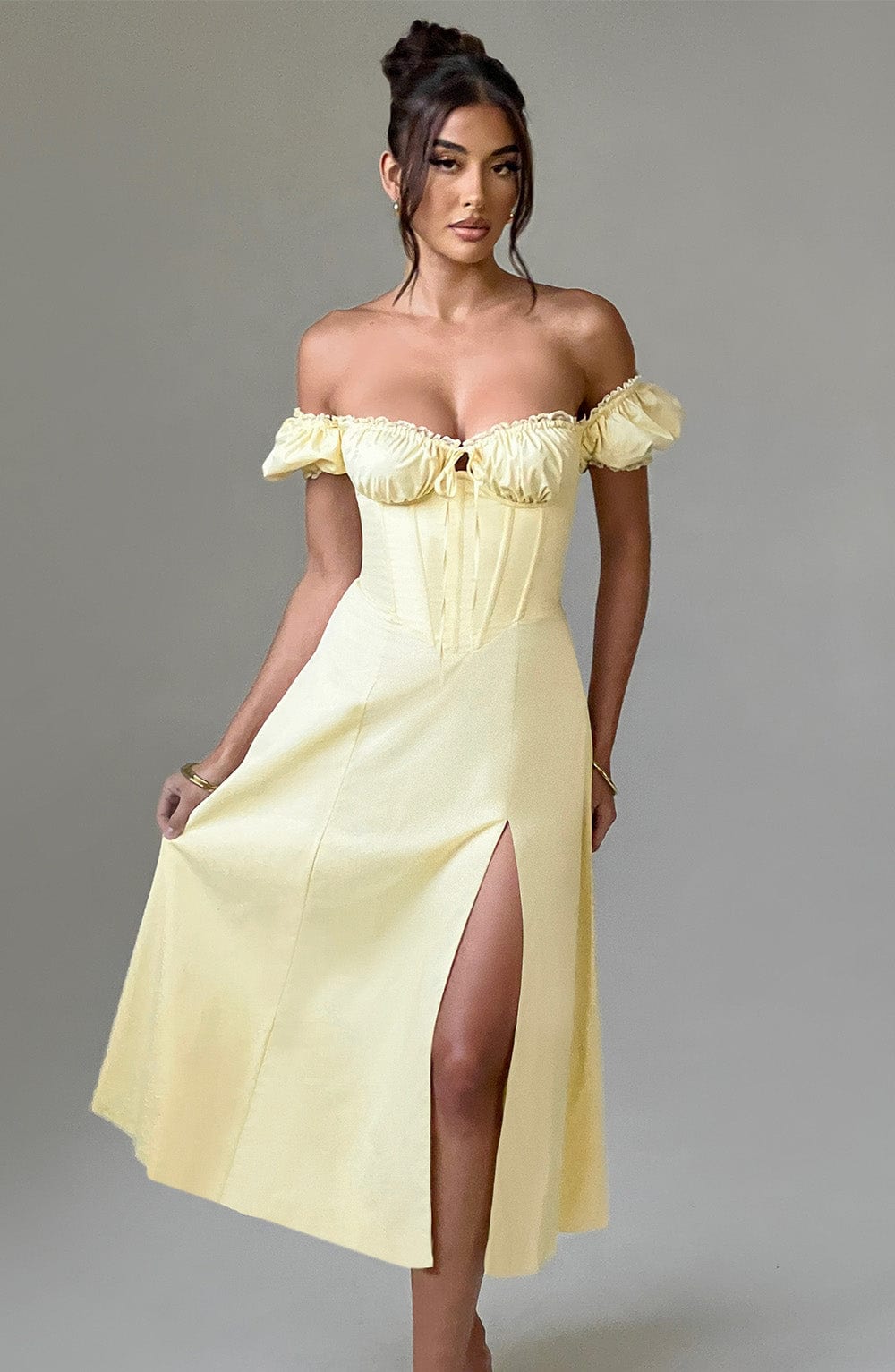 Courtney Midi Dress Lemon – Vestido Midi Courtney Amarelo, Frescor e Elegância em Uma Peça Única
