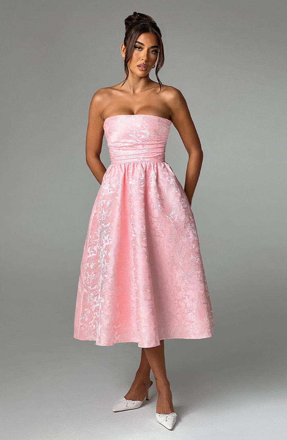 Saoirse Midi Dress Blush – Vestido Midi Saoirse Blush, Elegância e Sofisticação em Cada Detalhe
