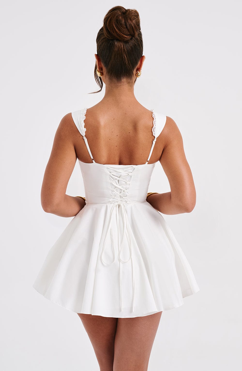Antonella Mini Dress Ivory – Vestido Mini Antonella Marfim, Elegância Atemporal para Ocasiões Especiais