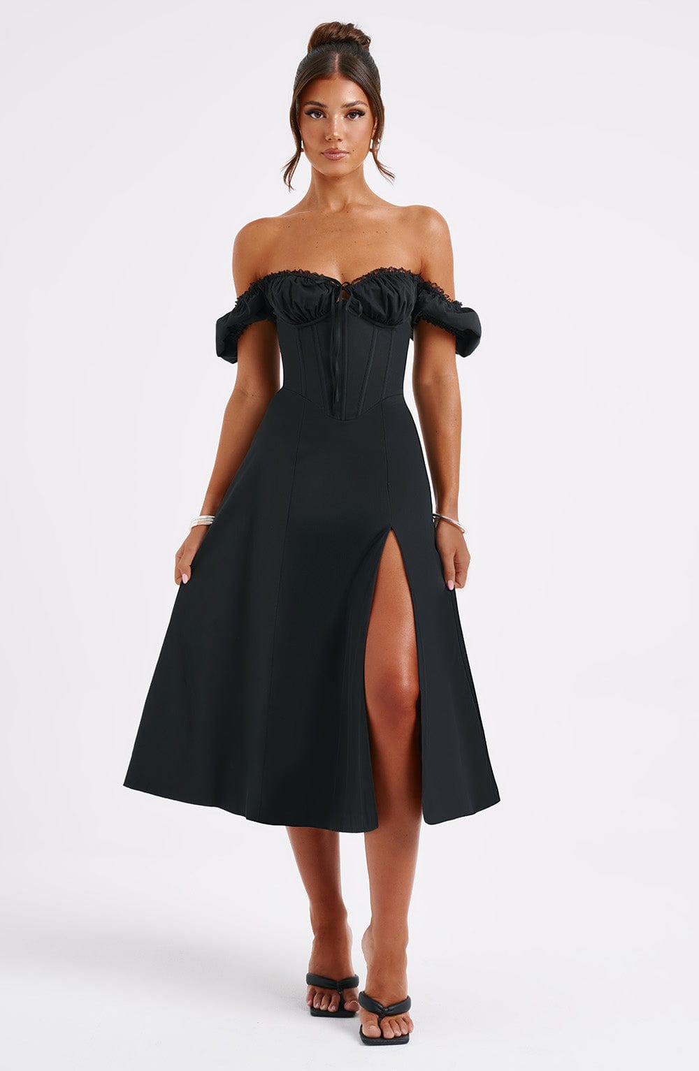 Courtney Midi Dress Black – Vestido Midi Courtney Preto, Elegância Atemporal e Sofisticação Exclusiva