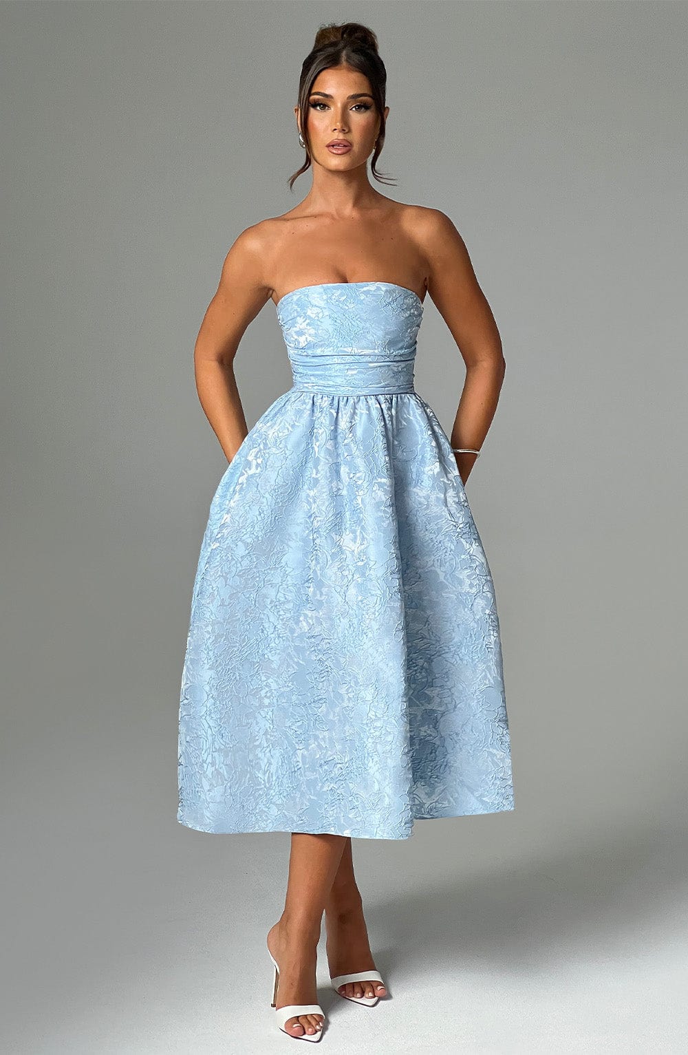 Saoirse Midi Dress Blue – Vestido Midi Saoirse Azul, Elegância e Sofisticação em Cada Detalhe