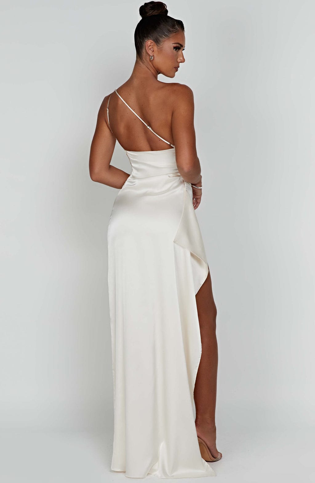 Ariel Maxi Dress Ivory - Vestido Longo Ariel Marfim, Elegância Atemporal e Sofisticação Exclusiva