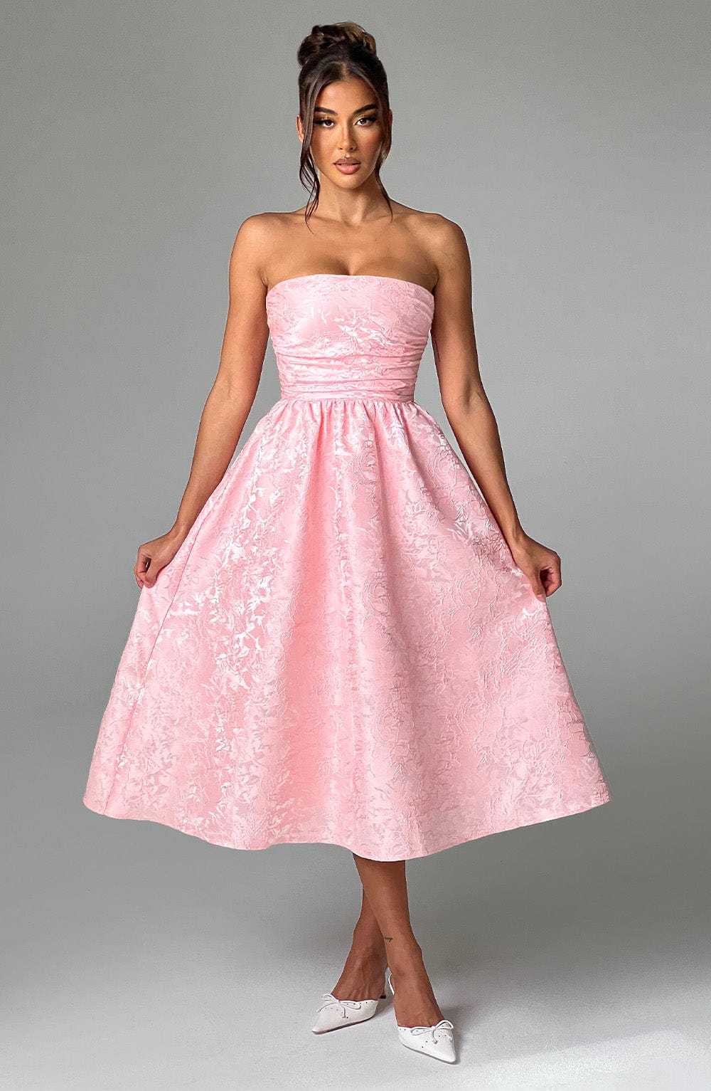 Saoirse Midi Dress Blush – Vestido Midi Saoirse Blush, Elegância e Sofisticação em Cada Detalhe