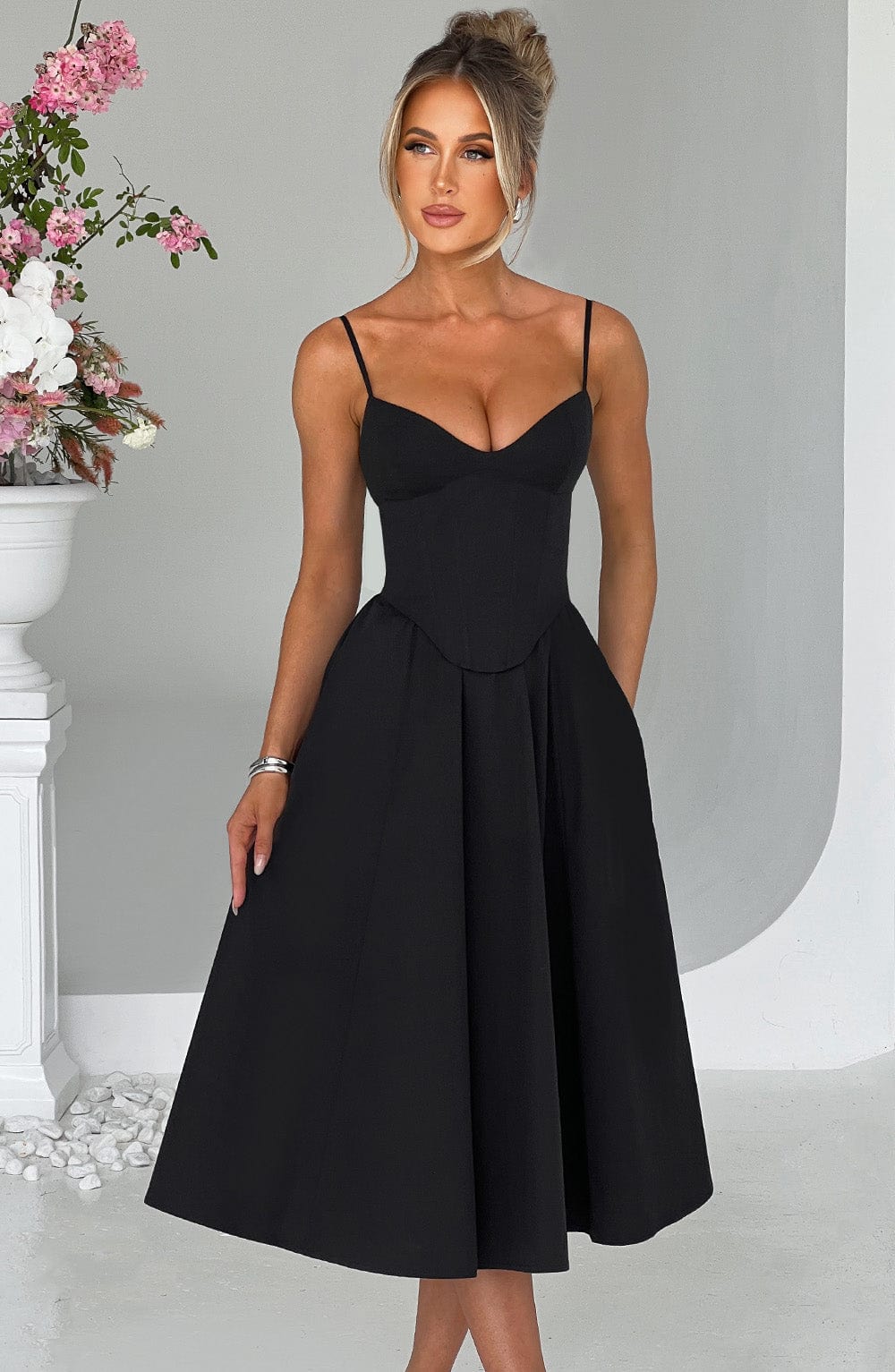 Mariella Midi Dress Black - Vestido Midi Mariella Preto, Sofisticação Atemporal e Estilo Elegante