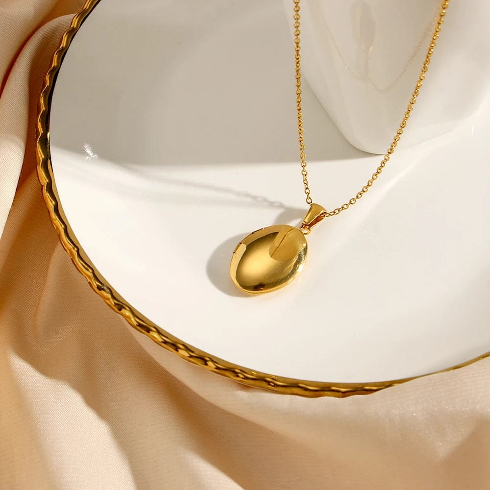 Colar Relicário Oval