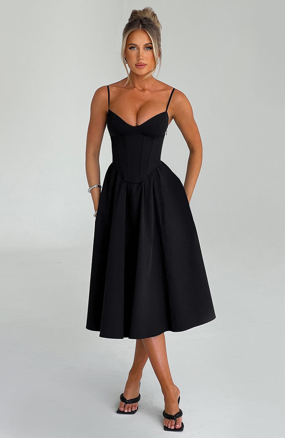 Mariella Midi Dress Black - Vestido Midi Mariella Preto, Sofisticação Atemporal e Estilo Elegante