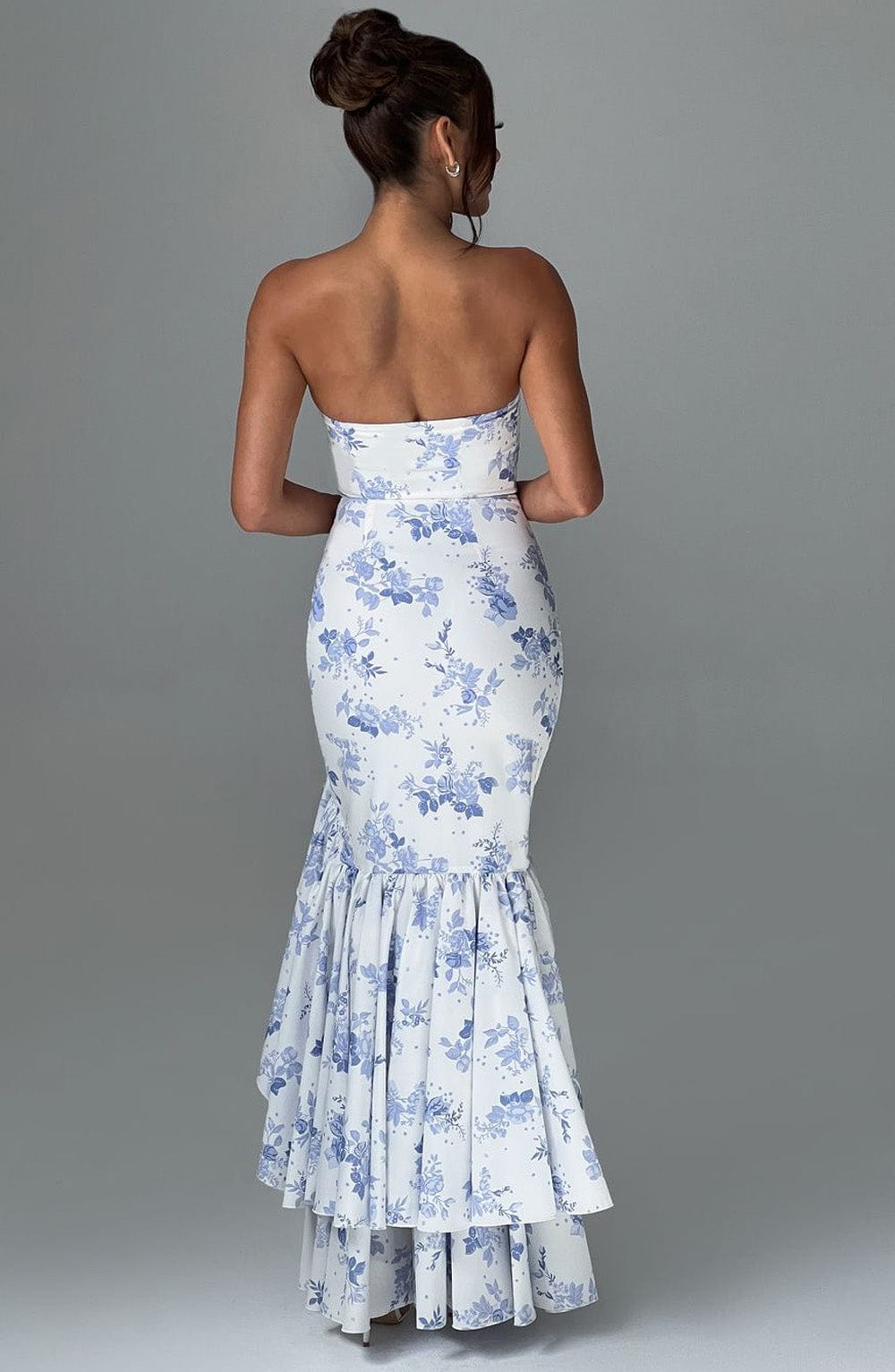 Angelina Maxi Dress Blue Floral Print - Vestido Longo Angelina com Estampa Floral Azul, Elegância e Leveza para Ocasiões Especiais