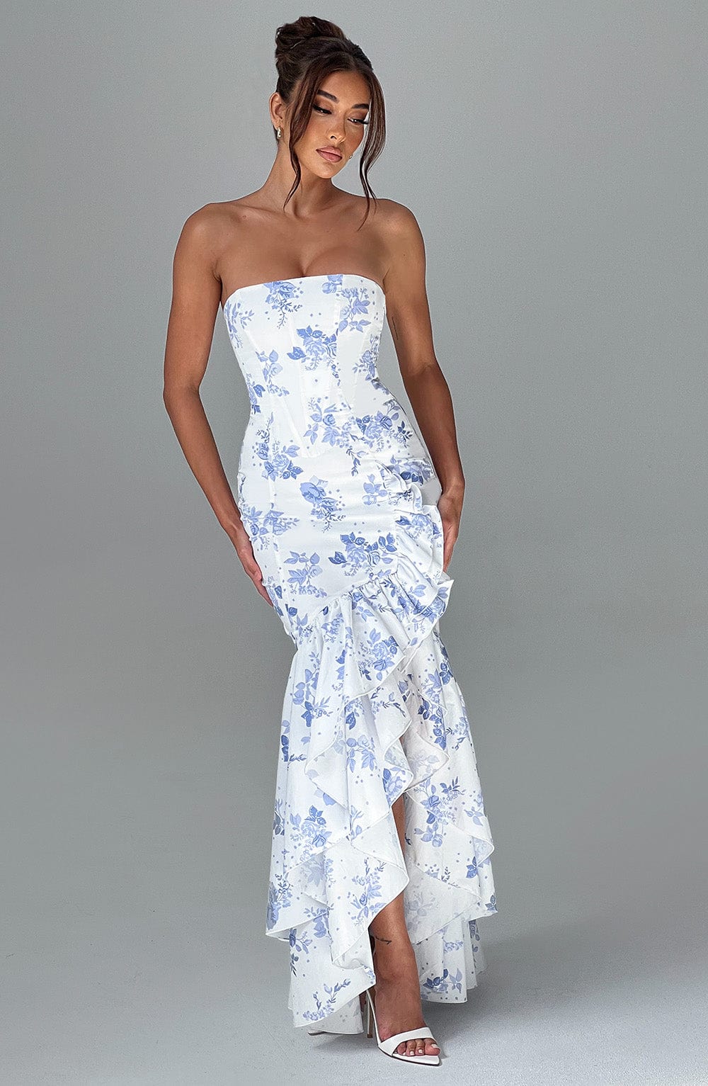 Angelina Maxi Dress Blue Floral Print - Vestido Longo Angelina com Estampa Floral Azul, Elegância e Leveza para Ocasiões Especiais