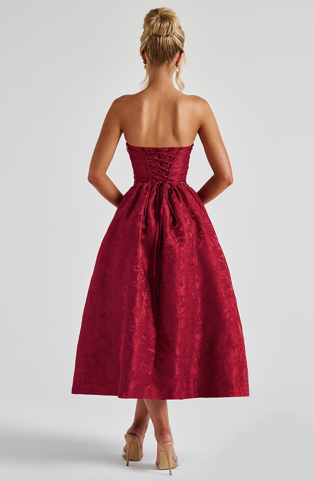 Saoirse Midi Dress Red – Vestido Midi Saoirse Vermelho, Elegância e Sofisticação Atemporal