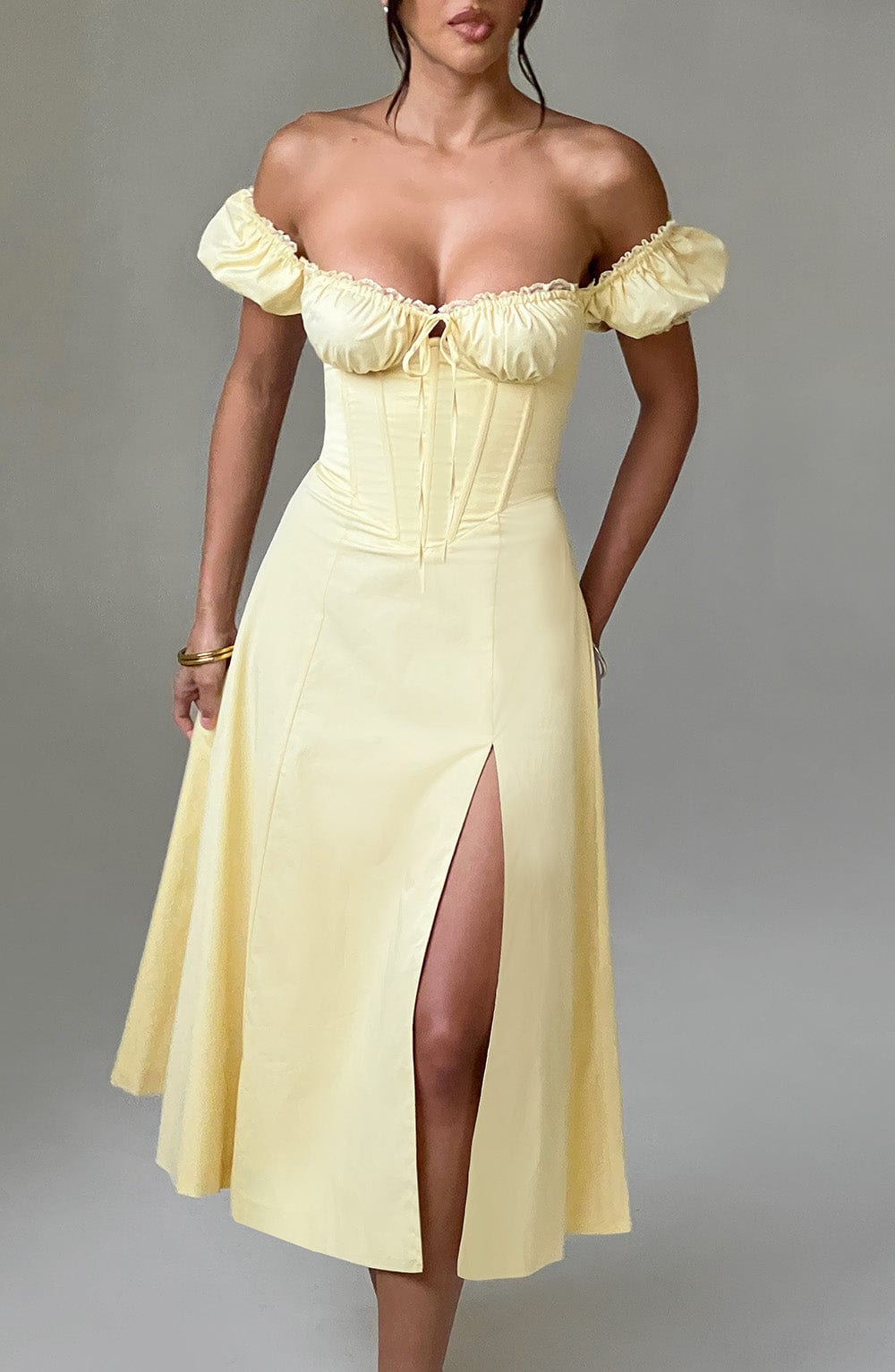 Courtney Midi Dress Lemon – Vestido Midi Courtney Amarelo, Frescor e Elegância em Uma Peça Única