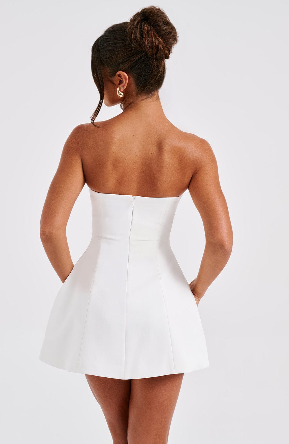 Asha Mini Dress Ivory – Vestido Mini Asha Marfim, Sofisticação e Elegância Atemporal
