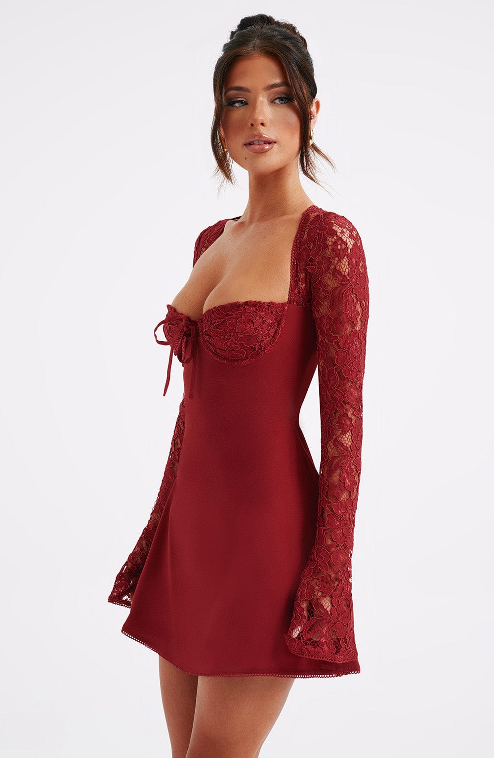 Jacinta Mini Dress Red – Vestido Mini Jacinta Vermelho, Sofisticação e Paixão em Cada Detalhe