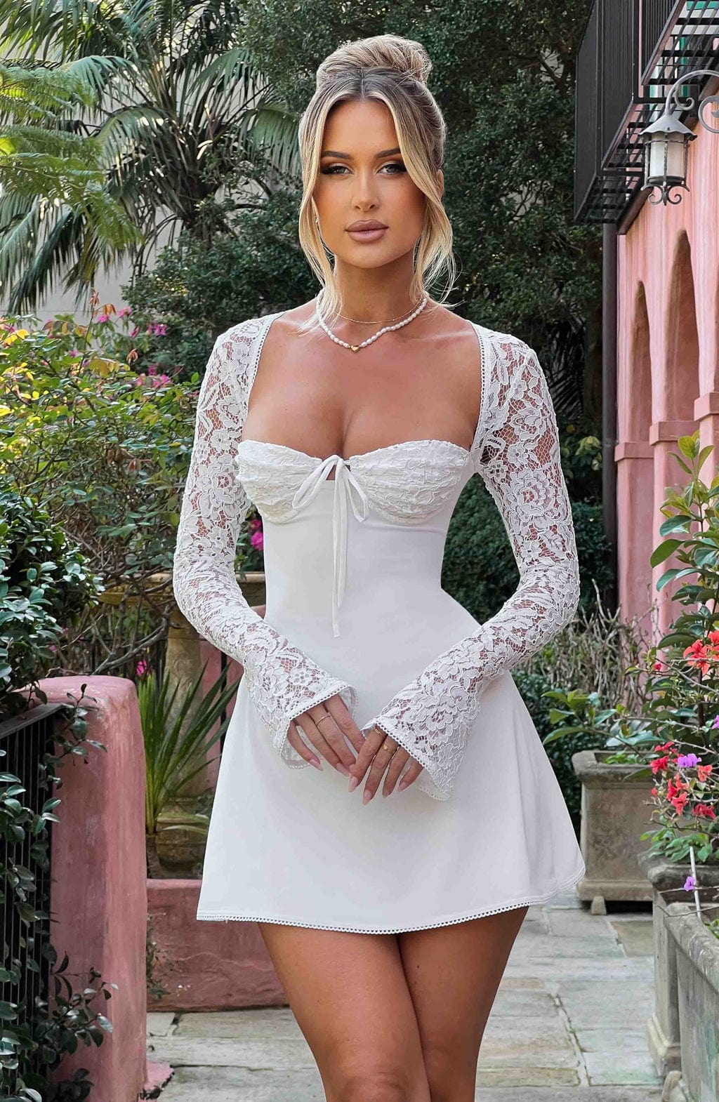 Jacinta Mini Dress Ivory – Vestido Mini Jacinta Marfim, Elegância Sofisticada e Exclusividade