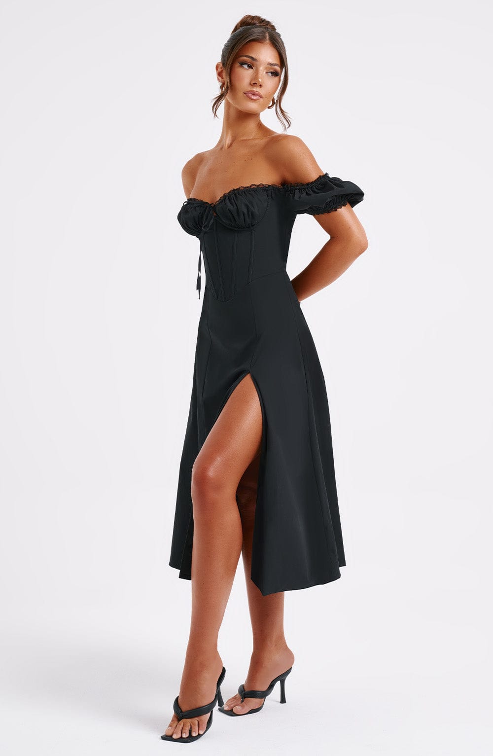 Courtney Midi Dress Black – Vestido Midi Courtney Preto, Elegância Atemporal e Sofisticação Exclusiva