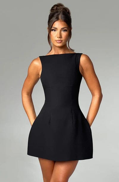Amara Mini Dress Black – Vestido Mini Amara Preto, Sofisticação e Modernidade em Uma Peça Exclusiva