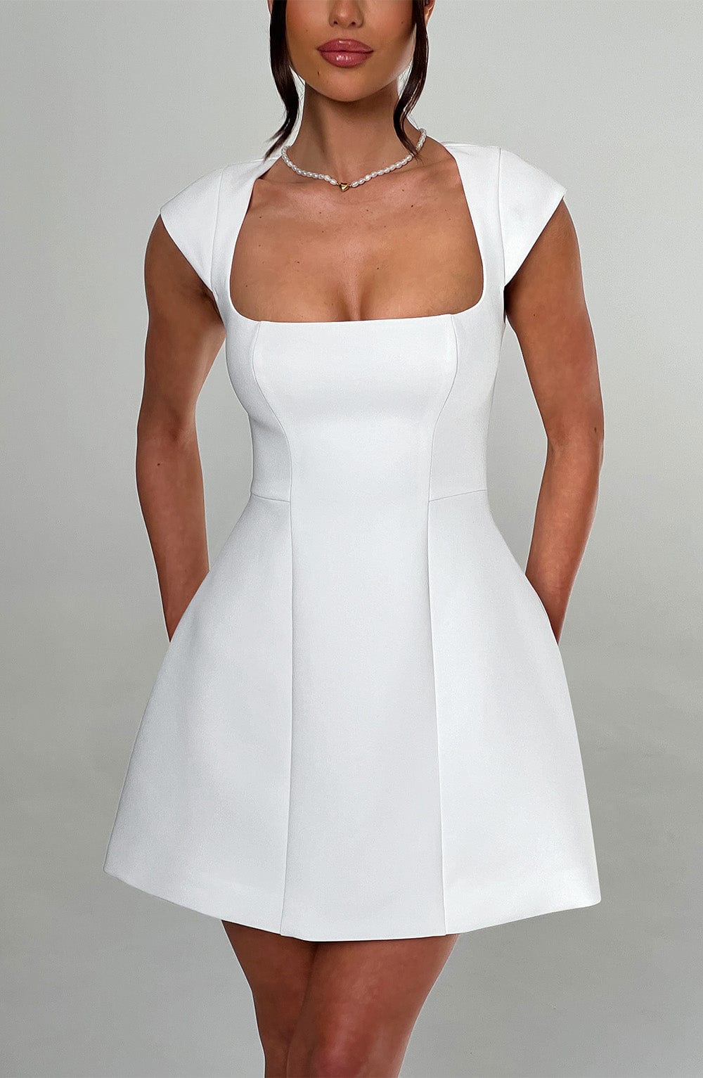 Lena Mini Dress Ivory – Vestido Mini Lena Marfim, Elegância Sofisticada e Exclusividade