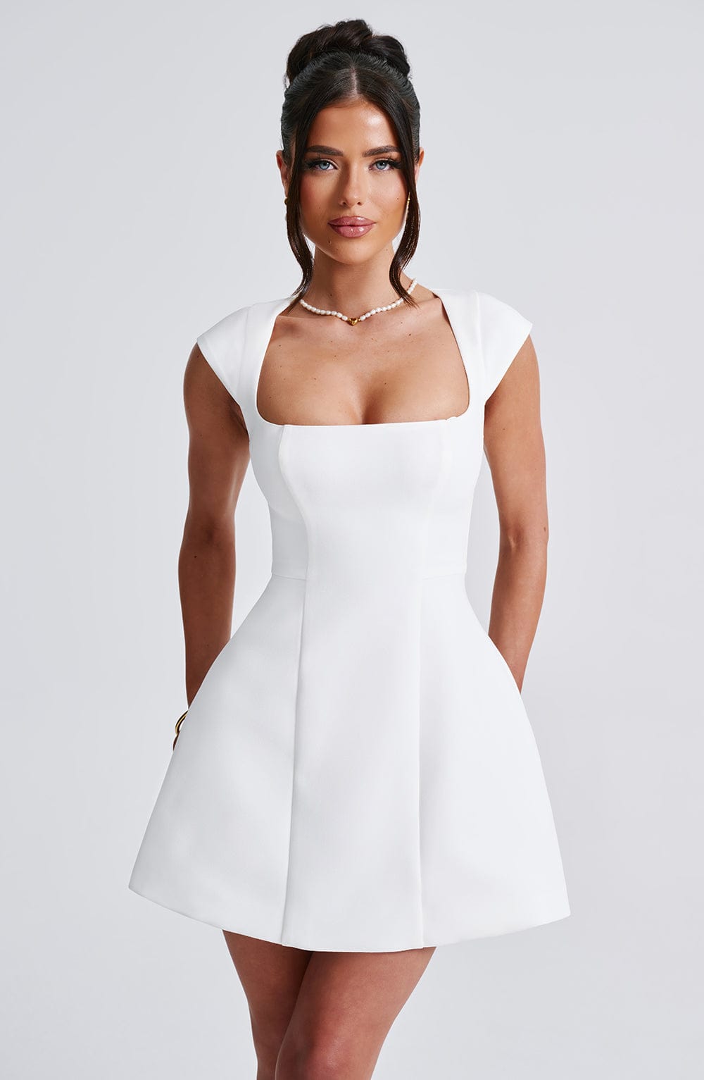 Lena Mini Dress Ivory – Vestido Mini Lena Marfim, Elegância Sofisticada e Exclusividade