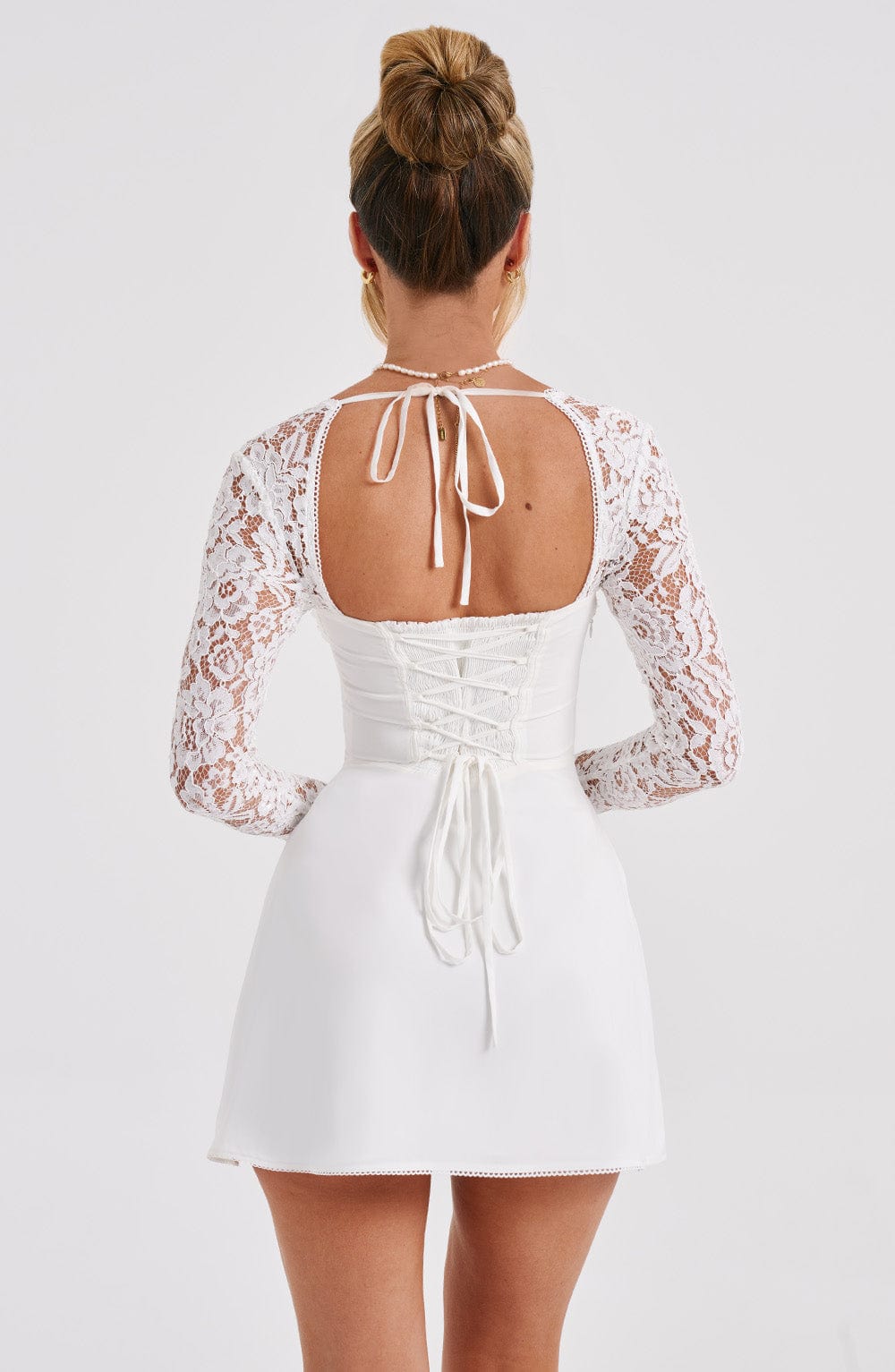 Jacinta Mini Dress Ivory – Vestido Mini Jacinta Marfim, Elegância Sofisticada e Exclusividade
