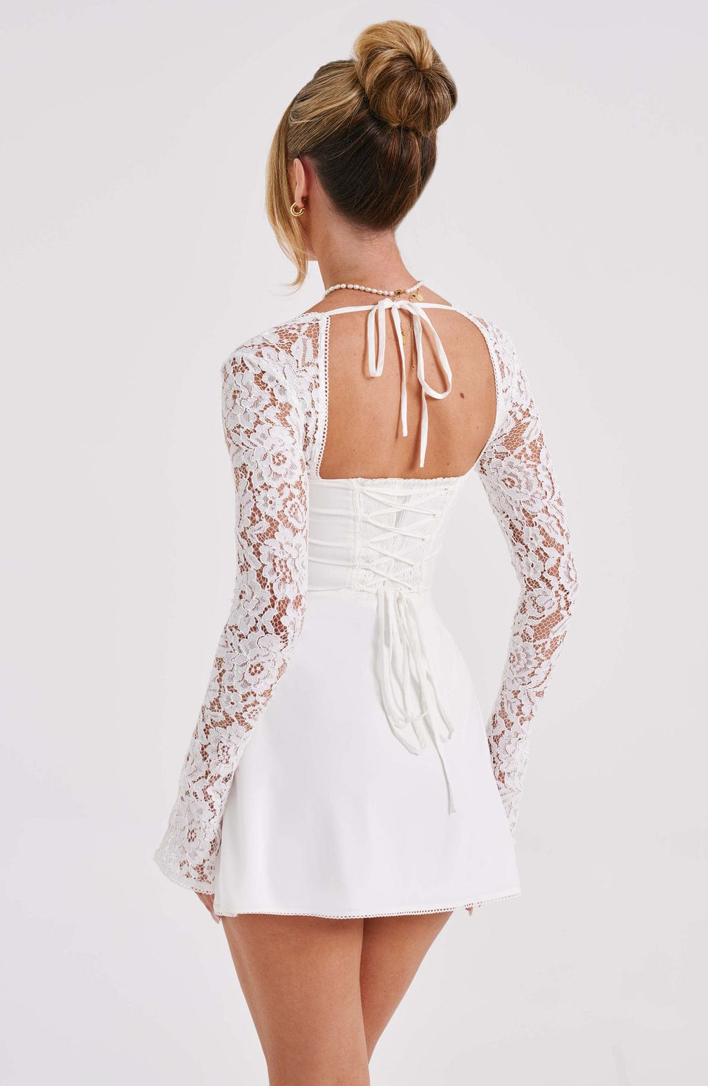 Jacinta Mini Dress Ivory – Vestido Mini Jacinta Marfim, Elegância Sofisticada e Exclusividade