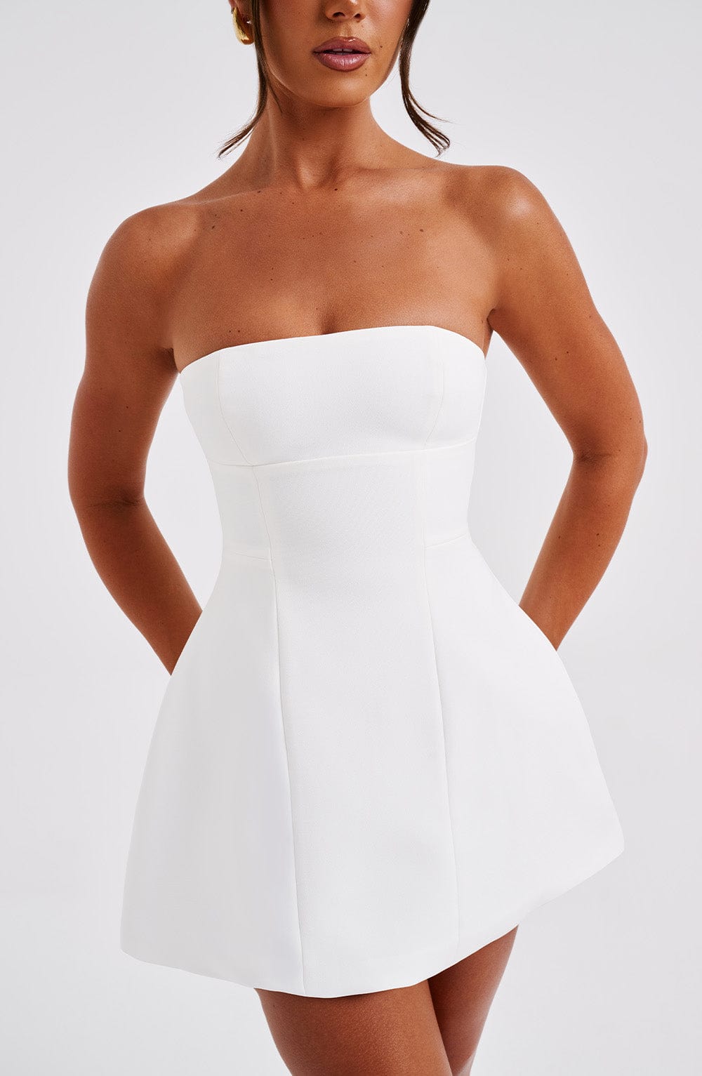 Asha Mini Dress Ivory – Vestido Mini Asha Marfim, Sofisticação e Elegância Atemporal