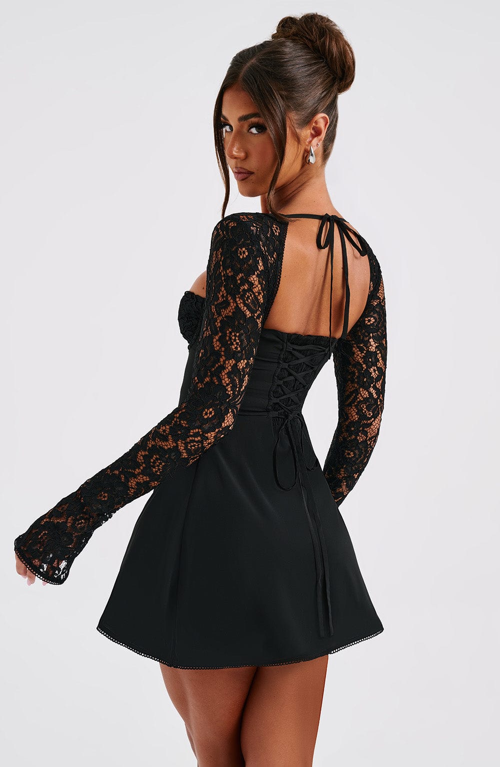 Jacinta Mini Dress Black – Vestido Mini Jacinta Preto, Elegância Atemporal com Toque Moderno