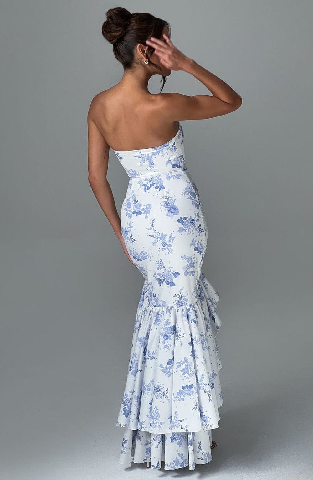 Angelina Maxi Dress Blue Floral Print - Vestido Longo Angelina com Estampa Floral Azul, Elegância e Leveza para Ocasiões Especiais